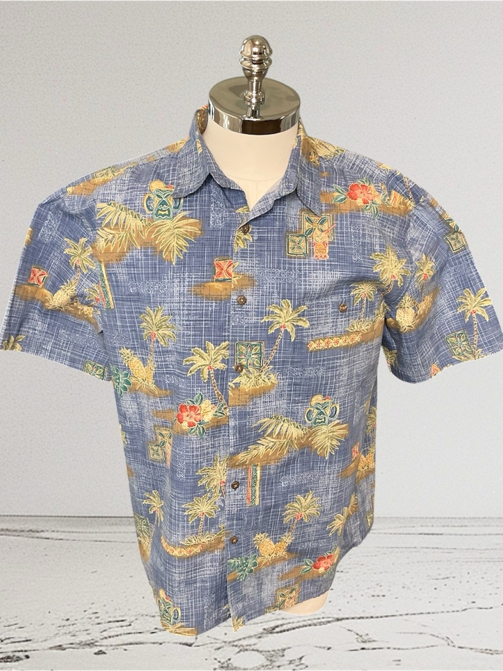 Island Shores L Tiki Statues Plumeria Pineapple Palm Trees Hawaiian Aloha Shirt